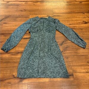 Gianni Bini Women's Ditsy Leaf Green Longsleeve Dress Front Cut Out size 2 small